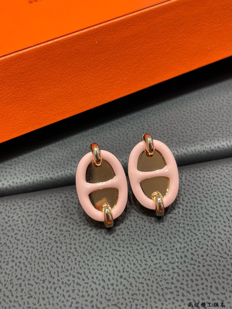 H**me5 earrings